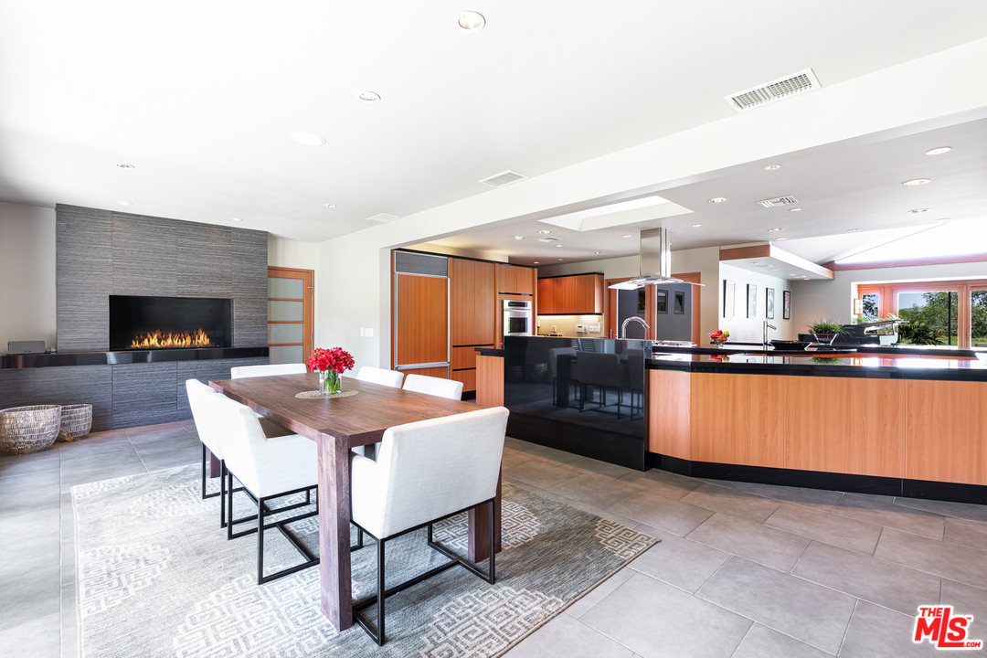 16231 Meadow Ridge Way Encino, CA 91436 - Photo 12 of 53 Gallery Image 12