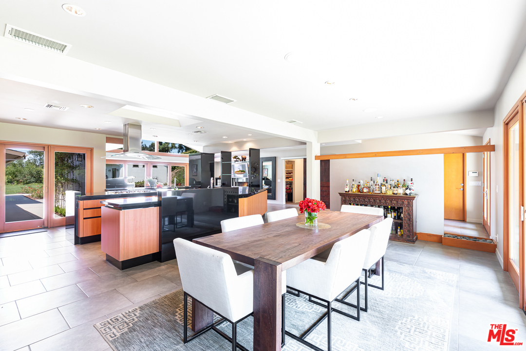 16231 Meadow Ridge Way Encino, CA 91436 - Photo 13 of 53 Gallery Image 13