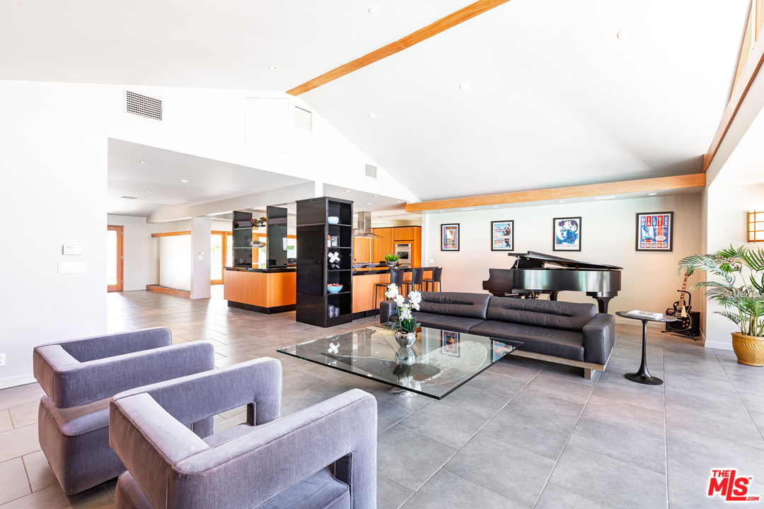 16231 Meadow Ridge Way Encino, CA 91436 - Photo 17 of 53 Gallery Image 17