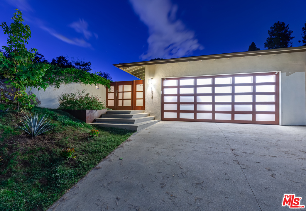16231 Meadow Ridge Way Encino, CA 91436 - Photo 3 of 53 Gallery Image 3