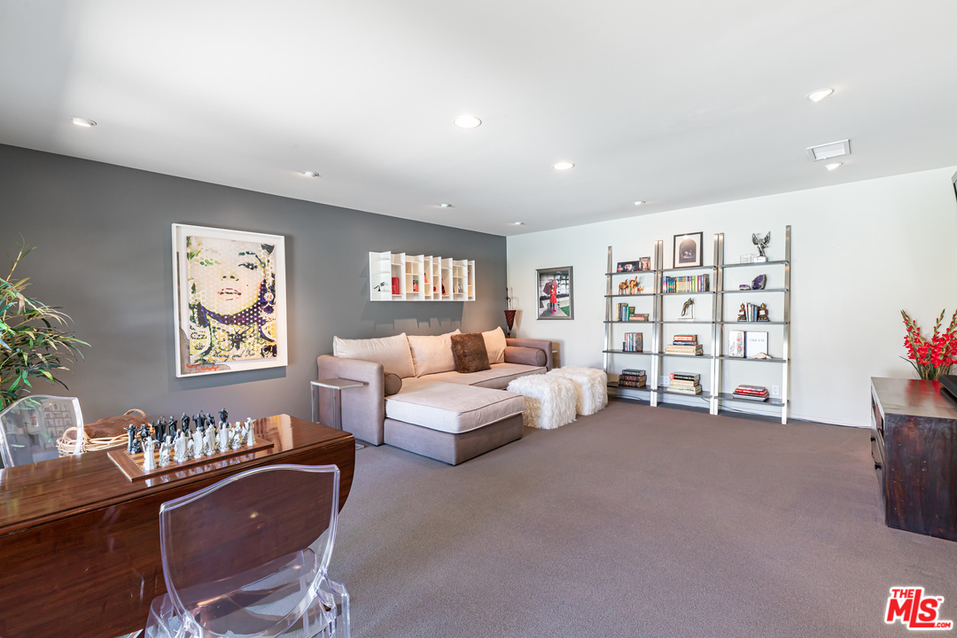 16231 Meadow Ridge Way Encino, CA 91436 - Photo 21 of 53 Gallery Image 21