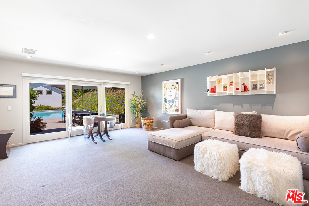 16231 Meadow Ridge Way Encino, CA 91436 - Photo 22 of 53 Gallery Image 22