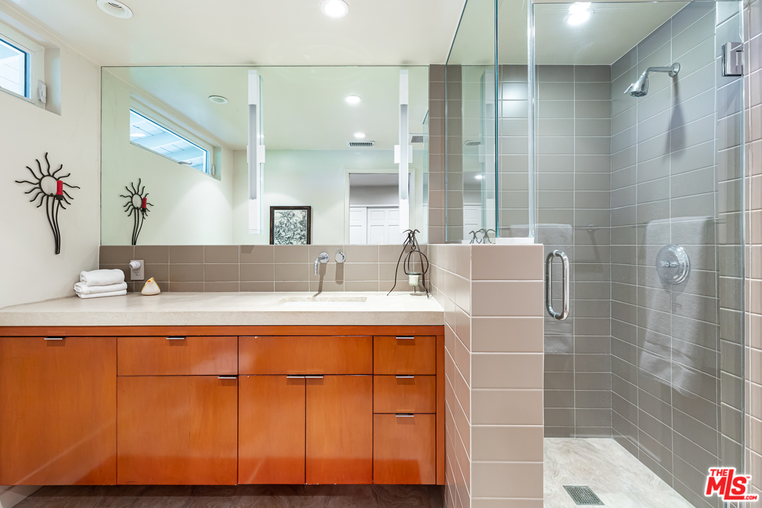 16231 Meadow Ridge Way Encino, CA 91436 - Photo 24 of 53 Gallery Image 24
