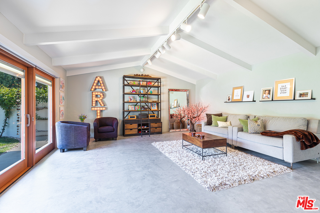 16231 Meadow Ridge Way Encino, CA 91436 - Photo 25 of 53 Gallery Image 25
