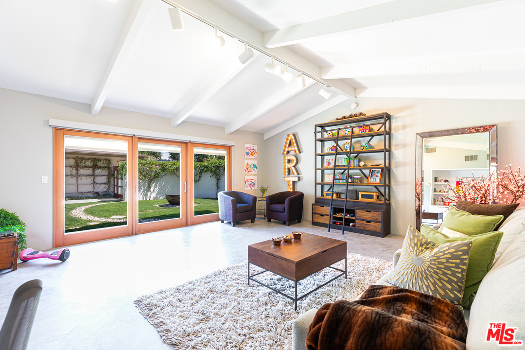 16231 Meadow Ridge Way Encino, CA 91436 - Photo 26 of 53 Gallery Image 26