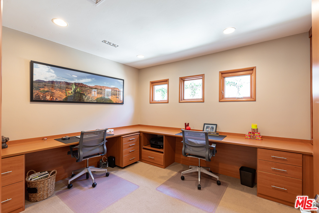 16231 Meadow Ridge Way Encino, CA 91436 - Photo 30 of 53 Gallery Image 30