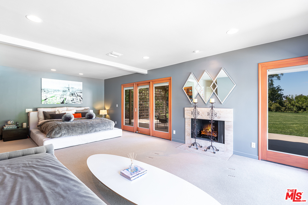 16231 Meadow Ridge Way Encino, CA 91436 - Photo 31 of 53 Gallery Image 31