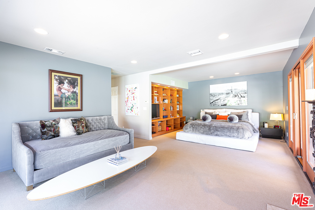 16231 Meadow Ridge Way Encino, CA 91436 - Photo 32 of 53 Gallery Image 32