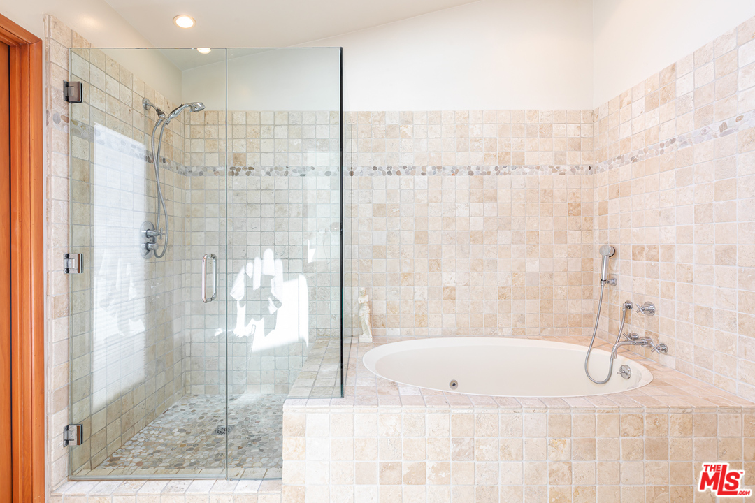 16231 Meadow Ridge Way Encino, CA 91436 - Photo 34 of 53 Gallery Image 34