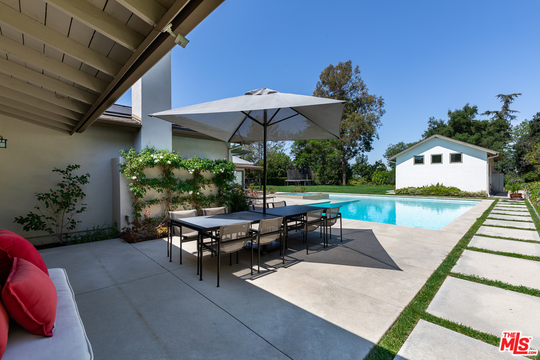 16231 Meadow Ridge Way Encino, CA 91436 - Photo 40 of 53 Gallery Image 40