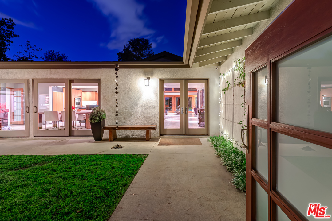 16231 Meadow Ridge Way Encino, CA 91436 - Photo 5 of 53 Gallery Image 5