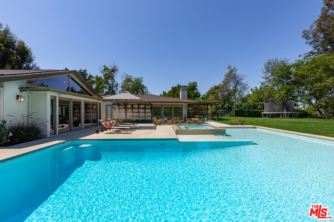 16231 Meadow Ridge Way Encino, CA 91436 - Photo 41 of 53 Gallery Image 41