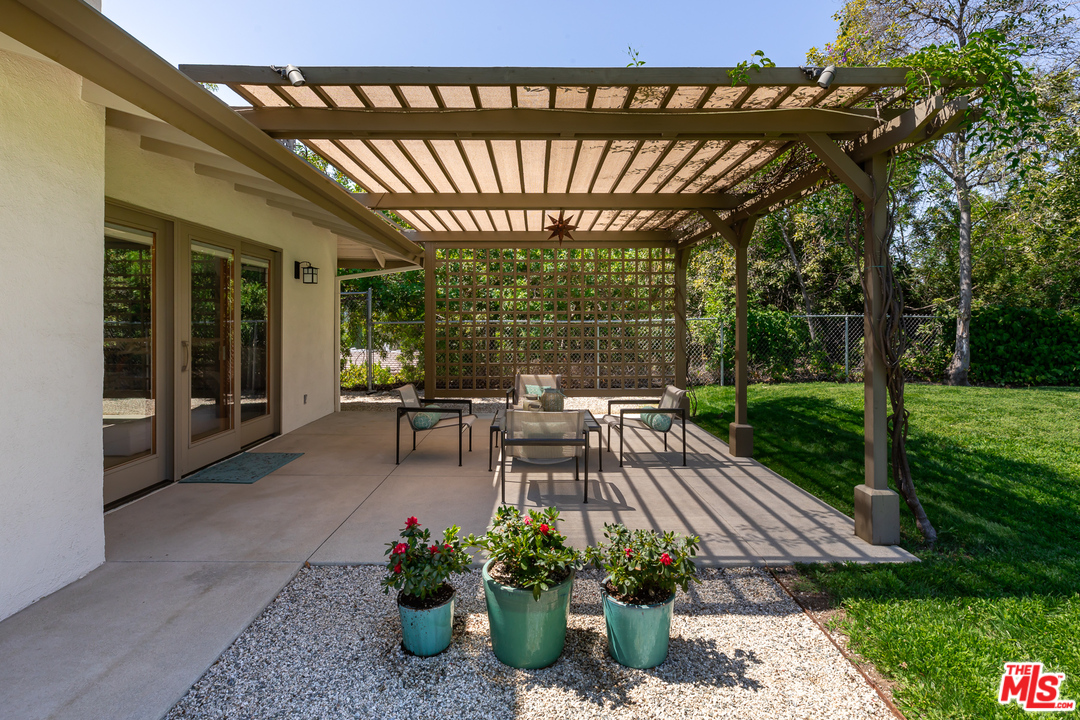 16231 Meadow Ridge Way Encino, CA 91436 - Photo 45 of 53 Gallery Image 45