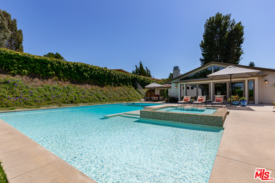 16231 Meadow Ridge Way Encino, CA 91436 - Photo 47 of 53 Gallery Image 47