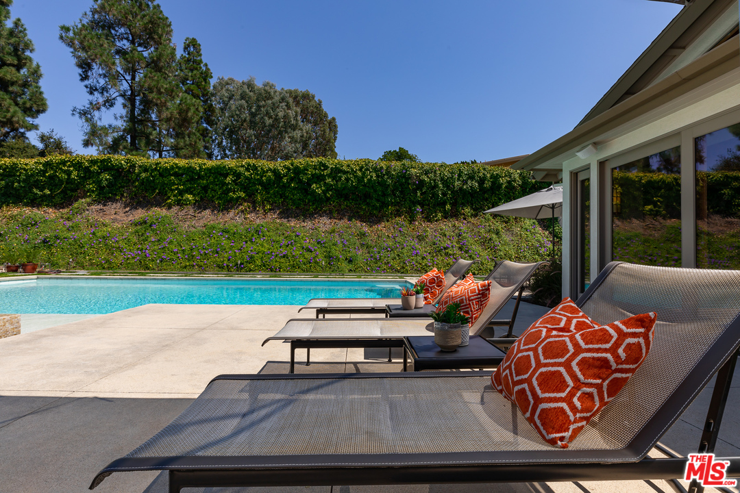 16231 Meadow Ridge Way Encino, CA 91436 - Photo 49 of 53 Gallery Image 49