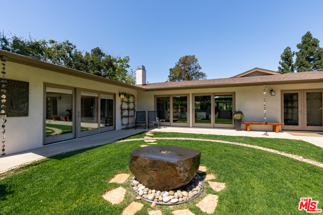 16231 Meadow Ridge Way Encino, CA 91436 - Photo 7 of 53 Gallery Image 7