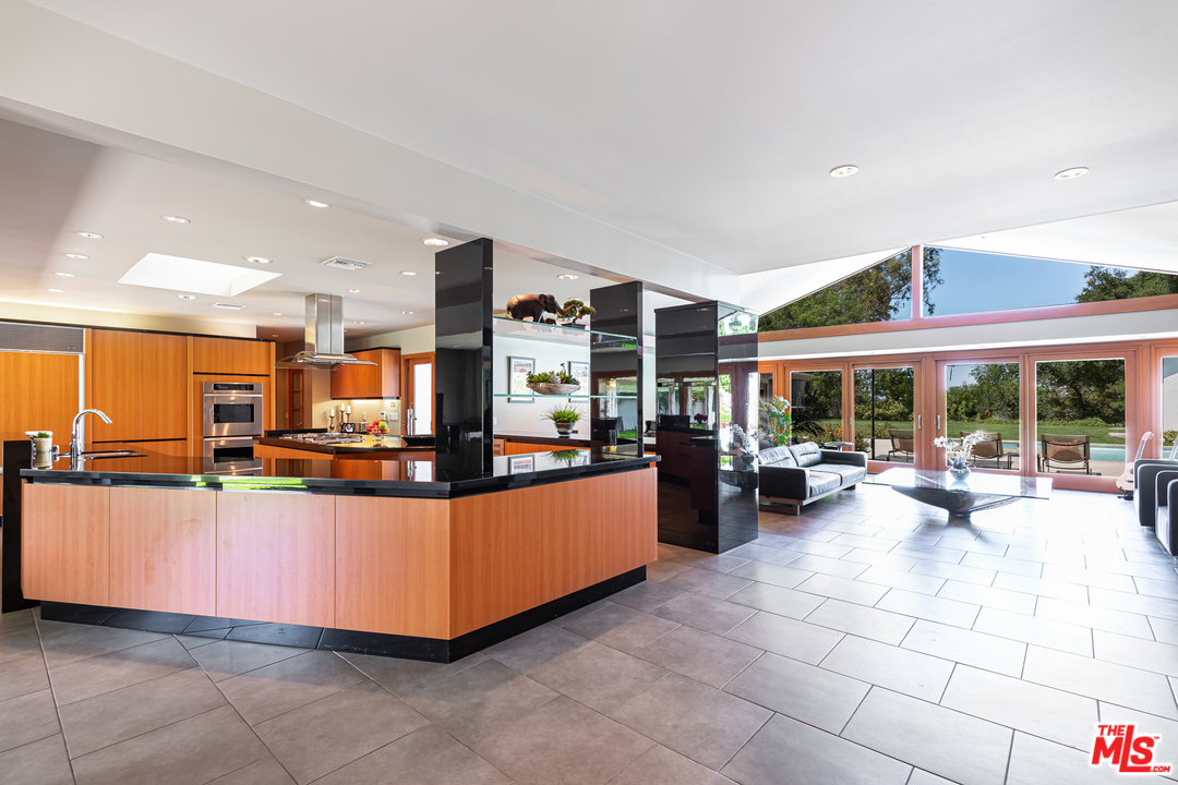 16231 Meadow Ridge Way Encino, CA 91436 - Photo 8 of 53 Gallery Image 8