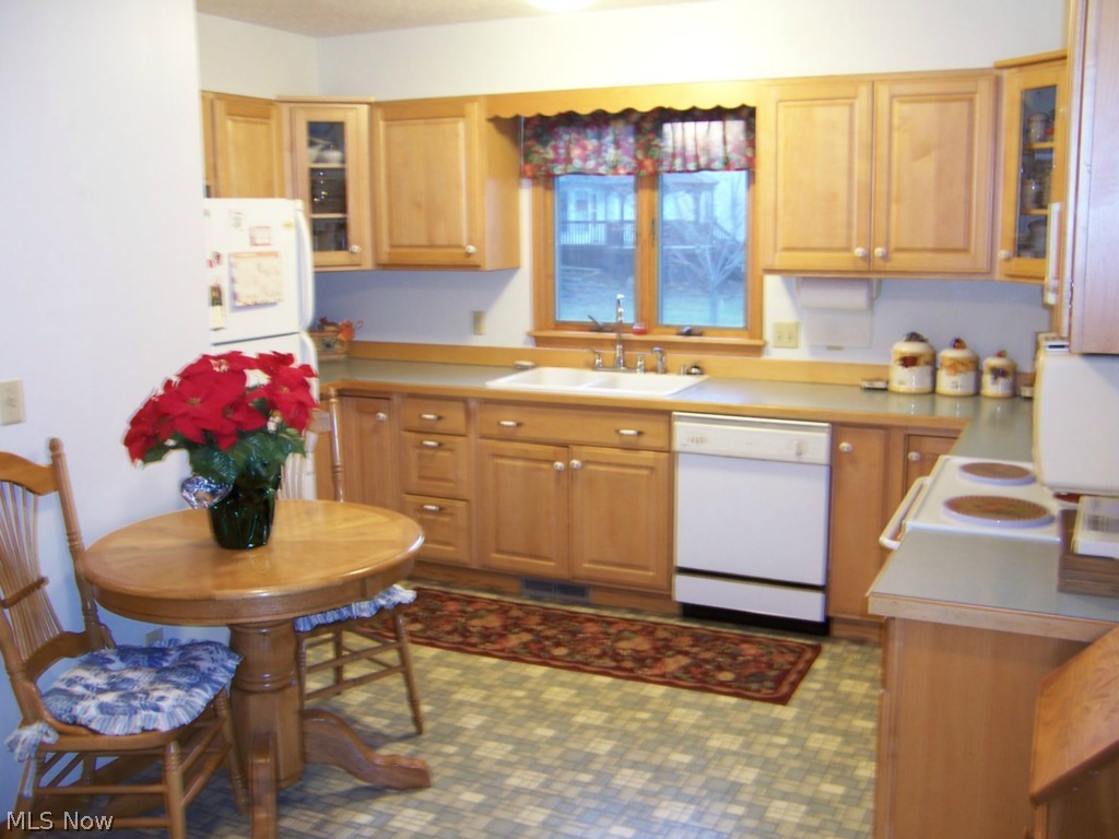 420 Ansel Road Geneva, OH 44041 - Photo 14 of 22 Kitchen includes Appliances