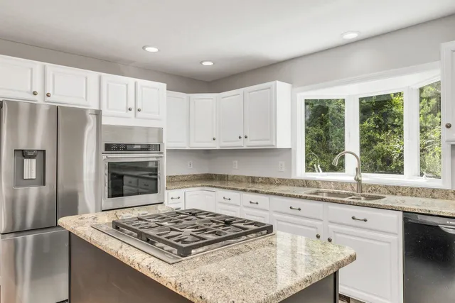 $725,000 | 5 Sullivan Drive, Bow, NH 03304