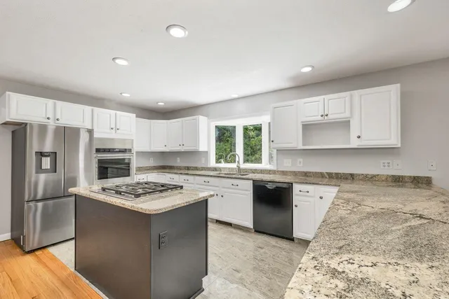 $725,000 | 5 Sullivan Drive, Bow, NH 03304