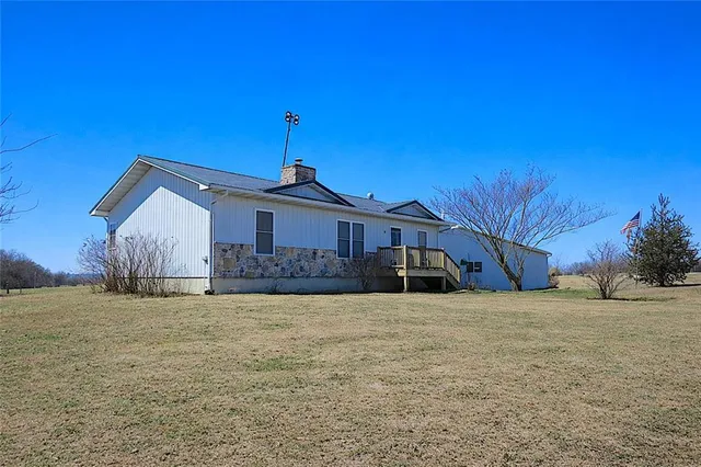 $525,000 | 33670 Southeast 31st Highway, Kincaid, KS 66039