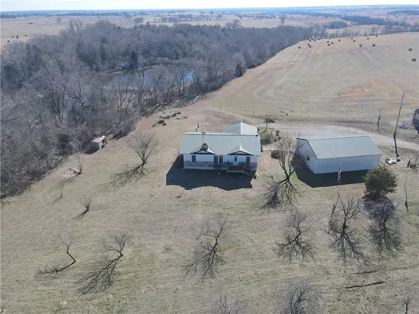 $525,000 | 33670 Southeast 31st Highway, Kincaid, KS 66039