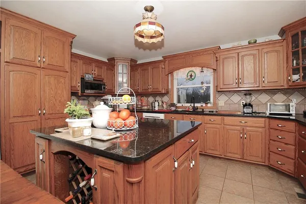 $525,000 | 33670 Southeast 31st Highway, Kincaid, KS 66039