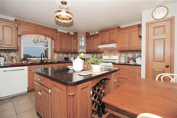 $525,000 | 33670 Southeast 31st Highway, Kincaid, KS 66039