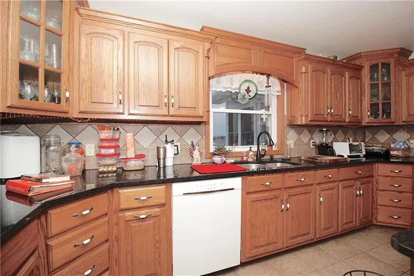 $525,000 | 33670 Southeast 31st Highway, Kincaid, KS 66039