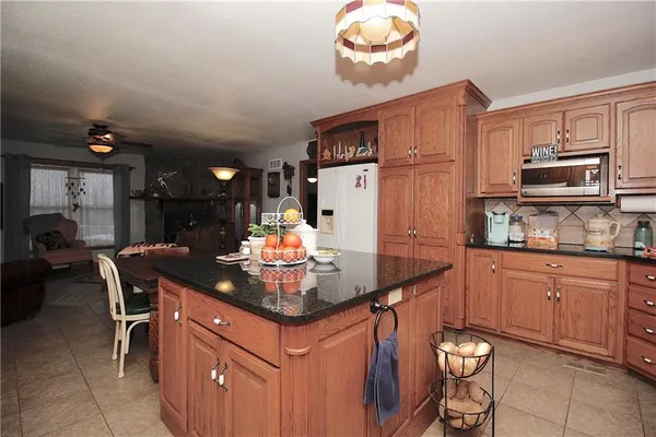 $525,000 | 33670 Southeast 31st Highway, Kincaid, KS 66039