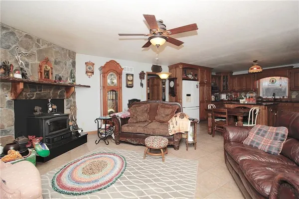 $525,000 | 33670 Southeast 31st Highway, Kincaid, KS 66039