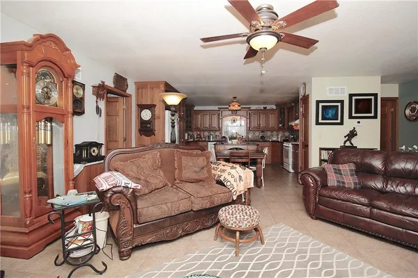 $525,000 | 33670 Southeast 31st Highway, Kincaid, KS 66039
