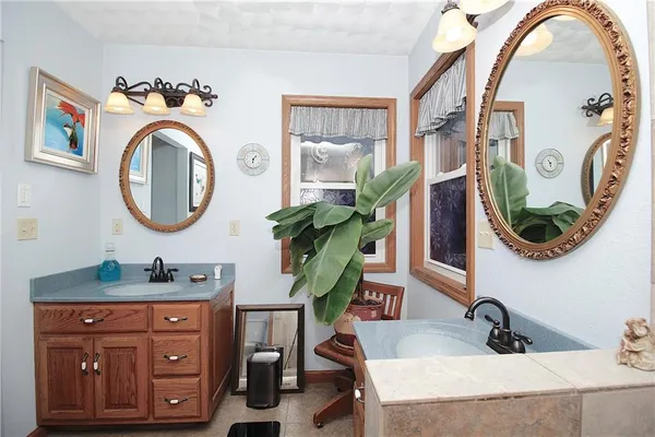 $525,000 | 33670 Southeast 31st Highway, Kincaid, KS 66039