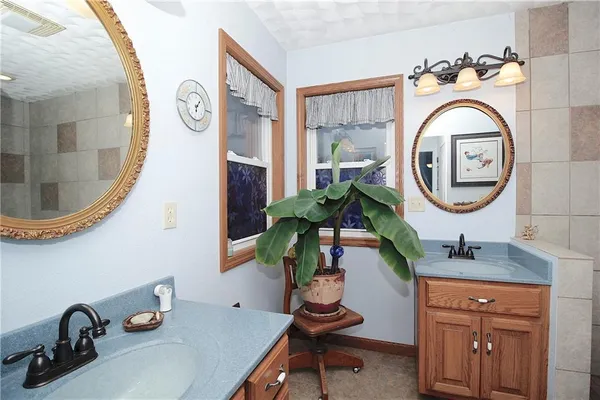 $525,000 | 33670 Southeast 31st Highway, Kincaid, KS 66039