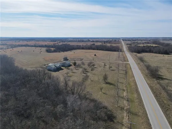 $525,000 | 33670 Southeast 31st Highway, Kincaid, KS 66039