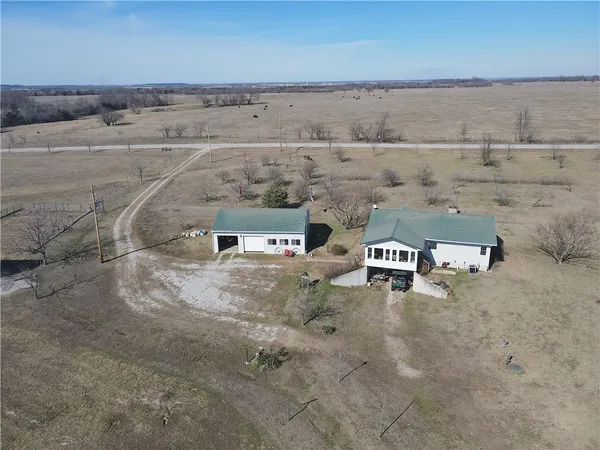 $525,000 | 33670 Southeast 31st Highway, Kincaid, KS 66039