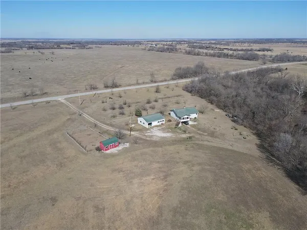 $525,000 | 33670 Southeast 31st Highway, Kincaid, KS 66039