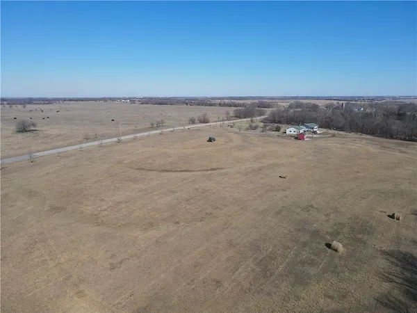 $525,000 | 33670 Southeast 31st Highway, Kincaid, KS 66039