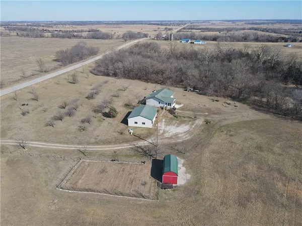 $525,000 | 33670 Southeast 31st Highway, Kincaid, KS 66039