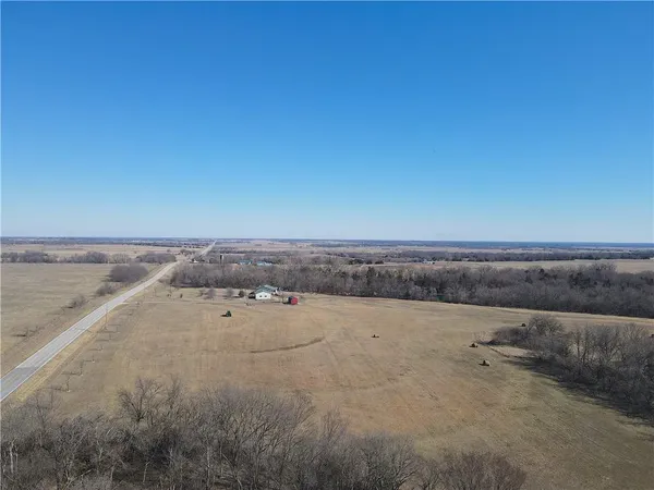 $525,000 | 33670 Southeast 31st Highway, Kincaid, KS 66039