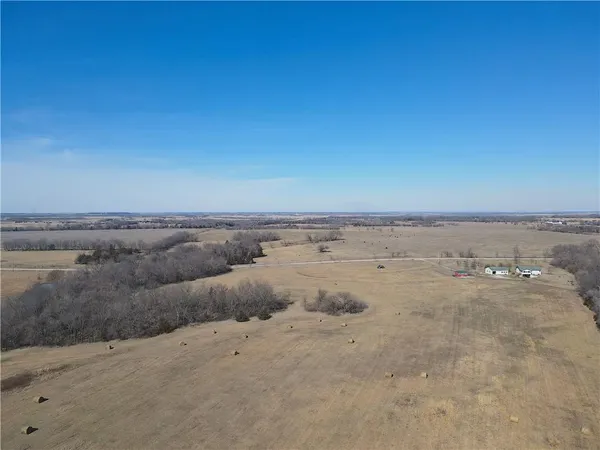 $525,000 | 33670 Southeast 31st Highway, Kincaid, KS 66039
