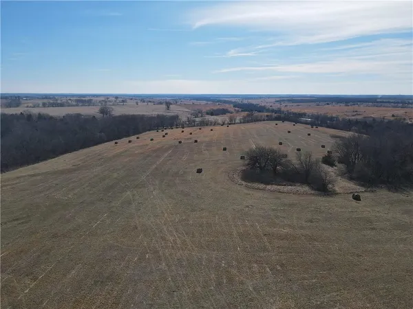 $525,000 | 33670 Southeast 31st Highway, Kincaid, KS 66039