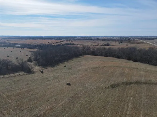 $525,000 | 33670 Southeast 31st Highway, Kincaid, KS 66039