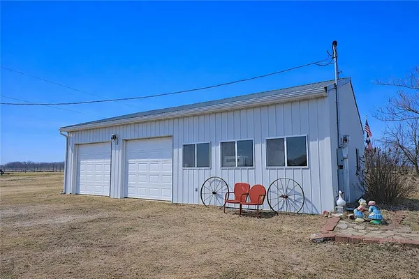 $525,000 | 33670 Southeast 31st Highway, Kincaid, KS 66039