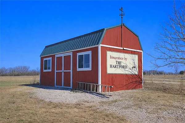 $525,000 | 33670 Southeast 31st Highway, Kincaid, KS 66039