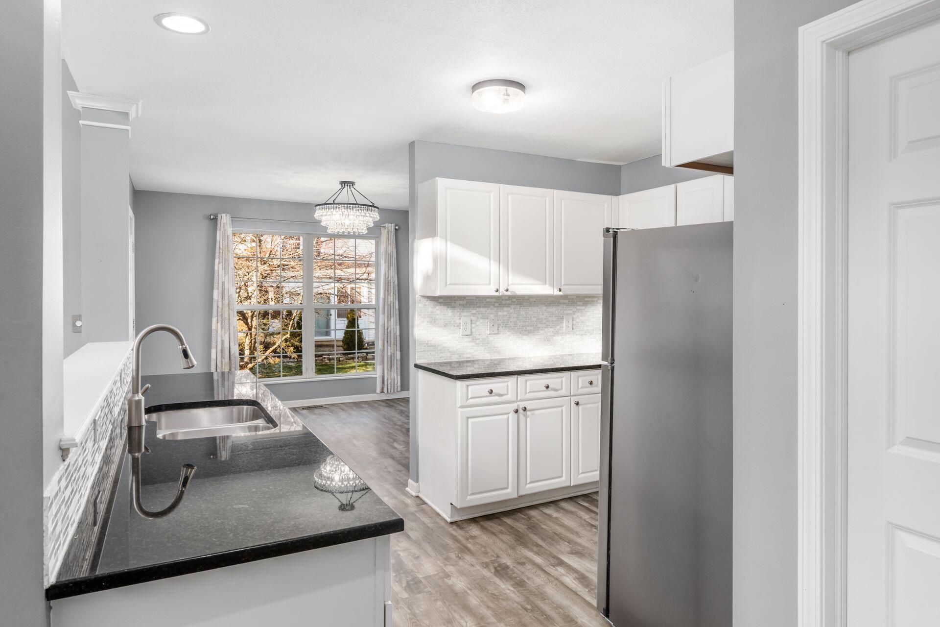 360 Sycamore Ridge Way, Unit 360 Columbus, OH 43230 - Photo 4 of 19 kitchen
