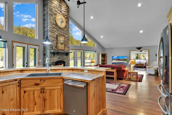 $1,275,000 | 386 Ursa Lane, Priest River, ID 83856