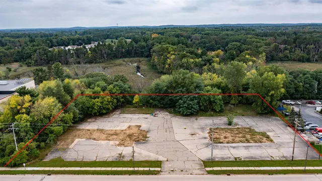 $574,000 | 1015 West Fulton Street, Waupaca, WI 54981