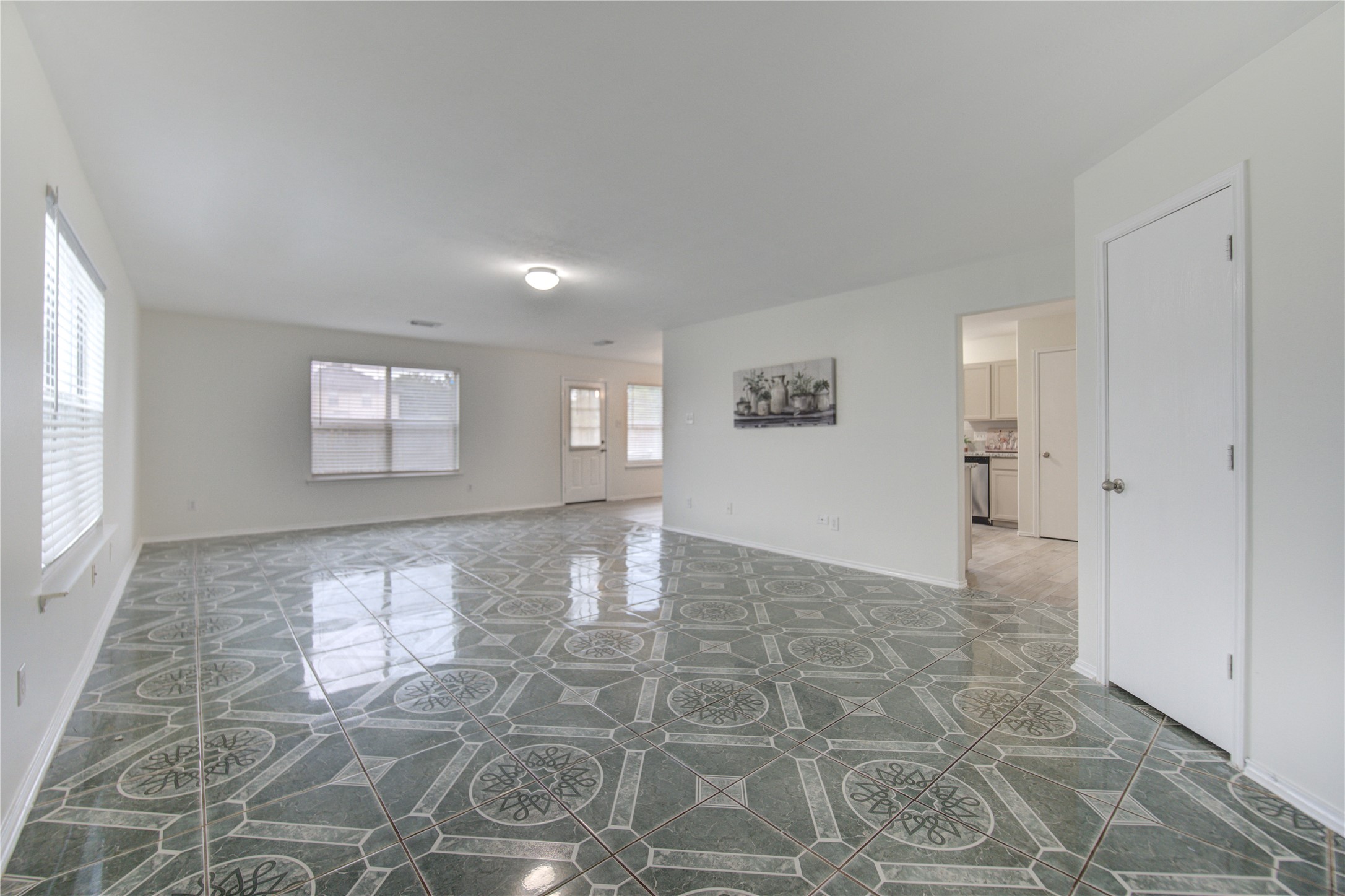9926 Myrtle Field Lane Houston, TX 77044 - Photo 4 of 34 Open living room