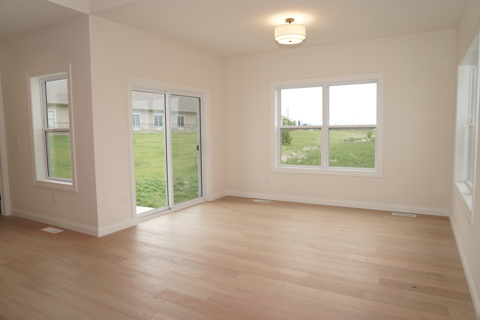 1313 Woodbine Road Bloomington, IL 61704 - Photo 5 of 23